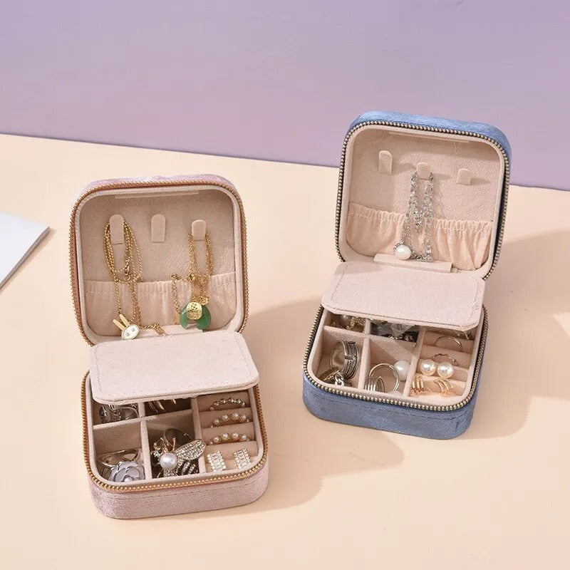 boite-a-bijoux-mini-en-velours-avec-miroir-pour-colliers