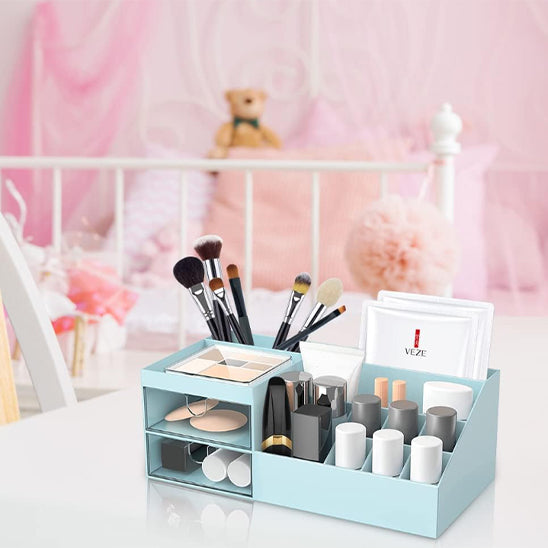 organisateur-de-bureau-et-maquillage-compacte