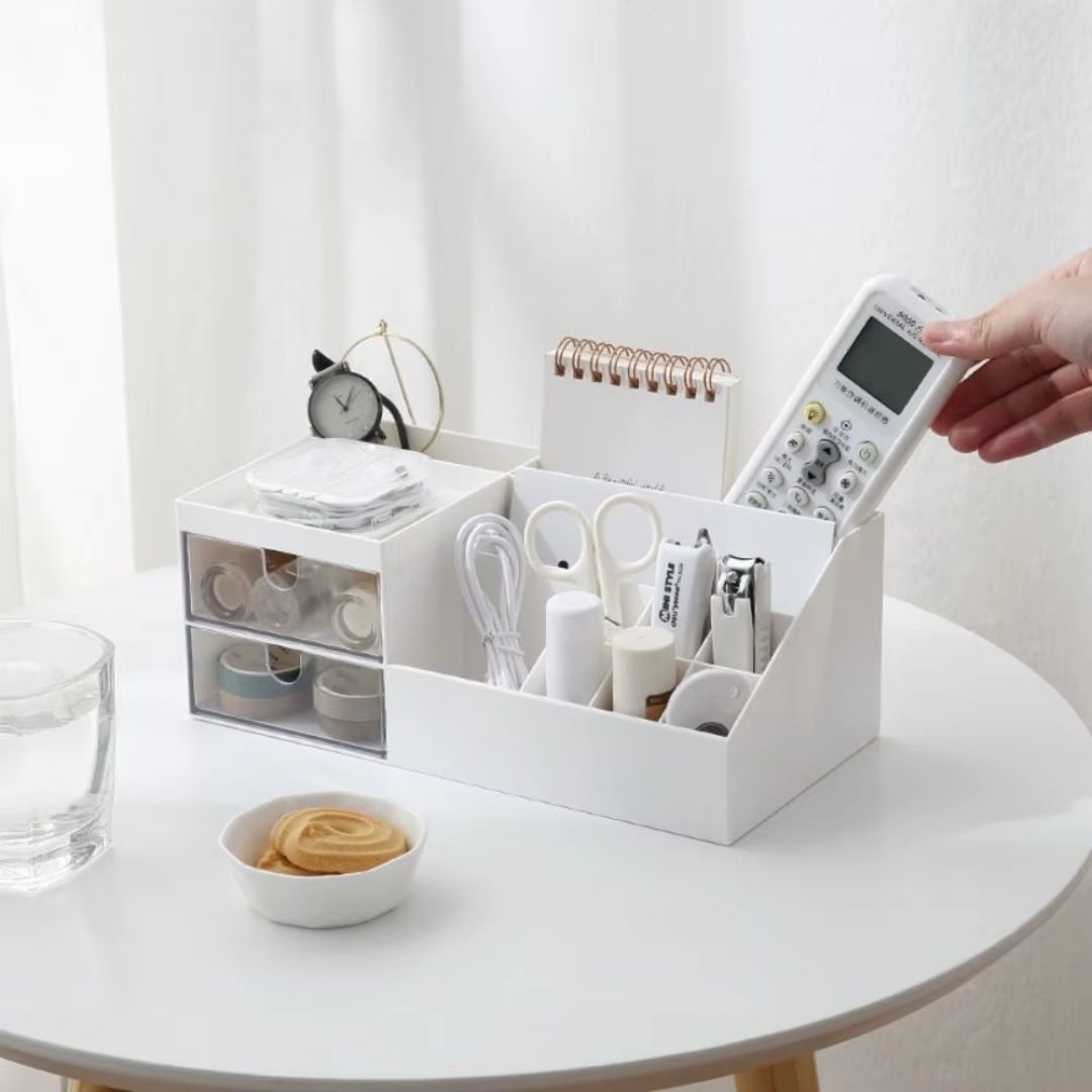 organisateur-de-bureau-et-maquillage-pratique