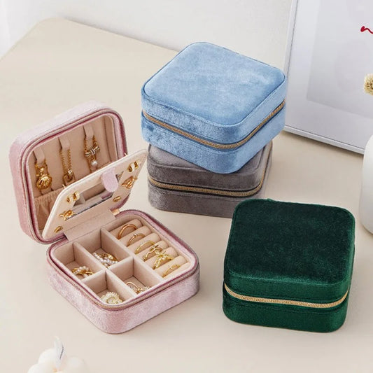 rangement-bijoux-en-velours-elegant